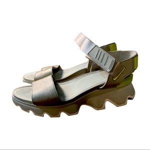 Sorel Kinetic Sandal in grey and neon yellow. 8.5